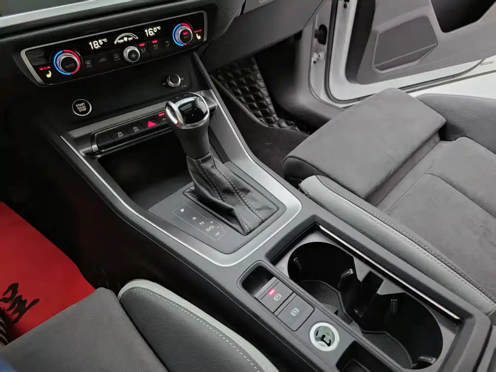 Audi Q3 2023 — фото 16
