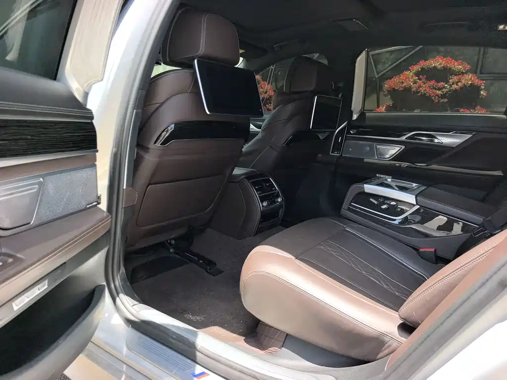 BMW 7 Series 2017 — фото 9