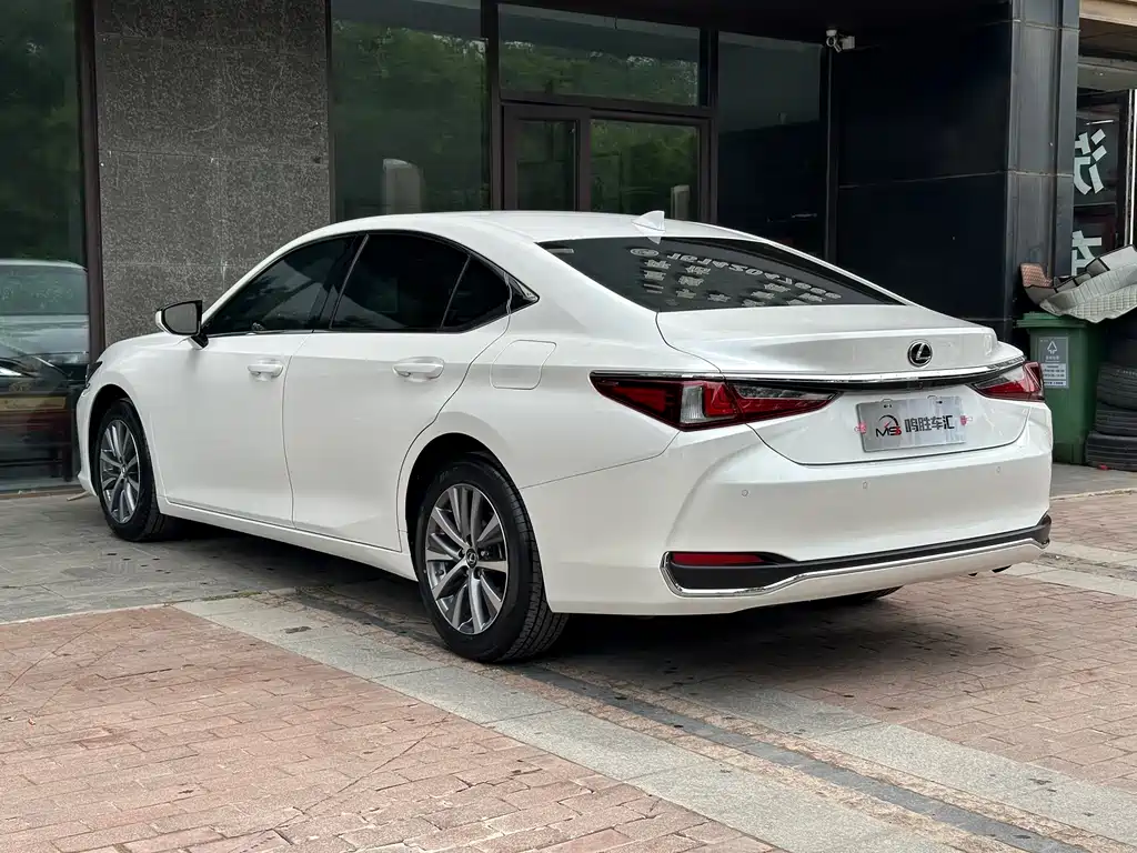 Lexus ES 2021 — фото 6