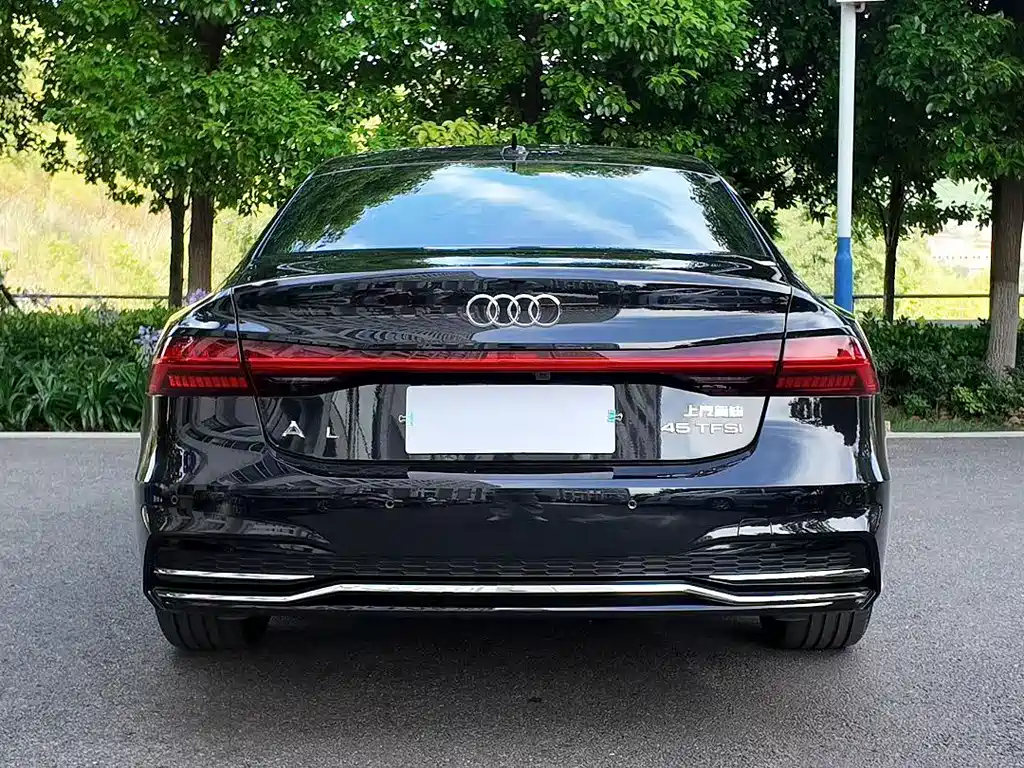 Audi A7L 2025 — фото 9