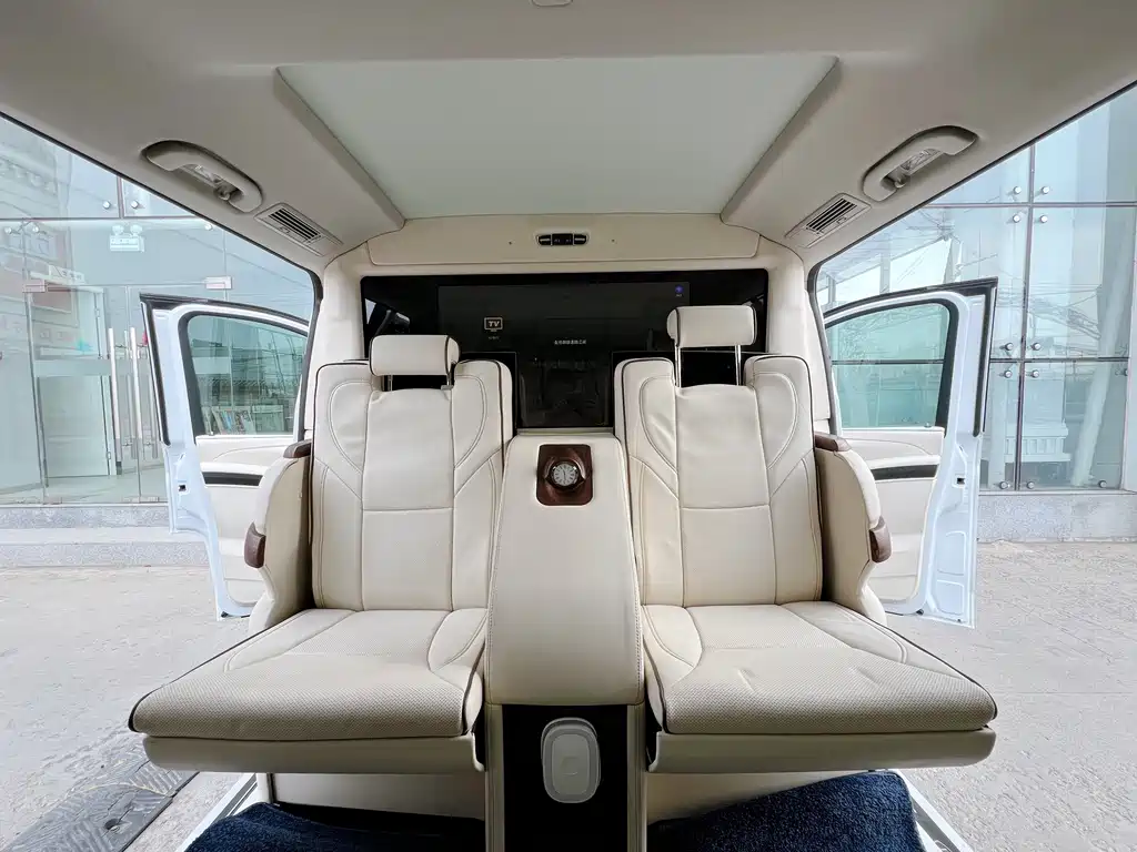 Mercedes-Benz V-Class 2020 — фото 17