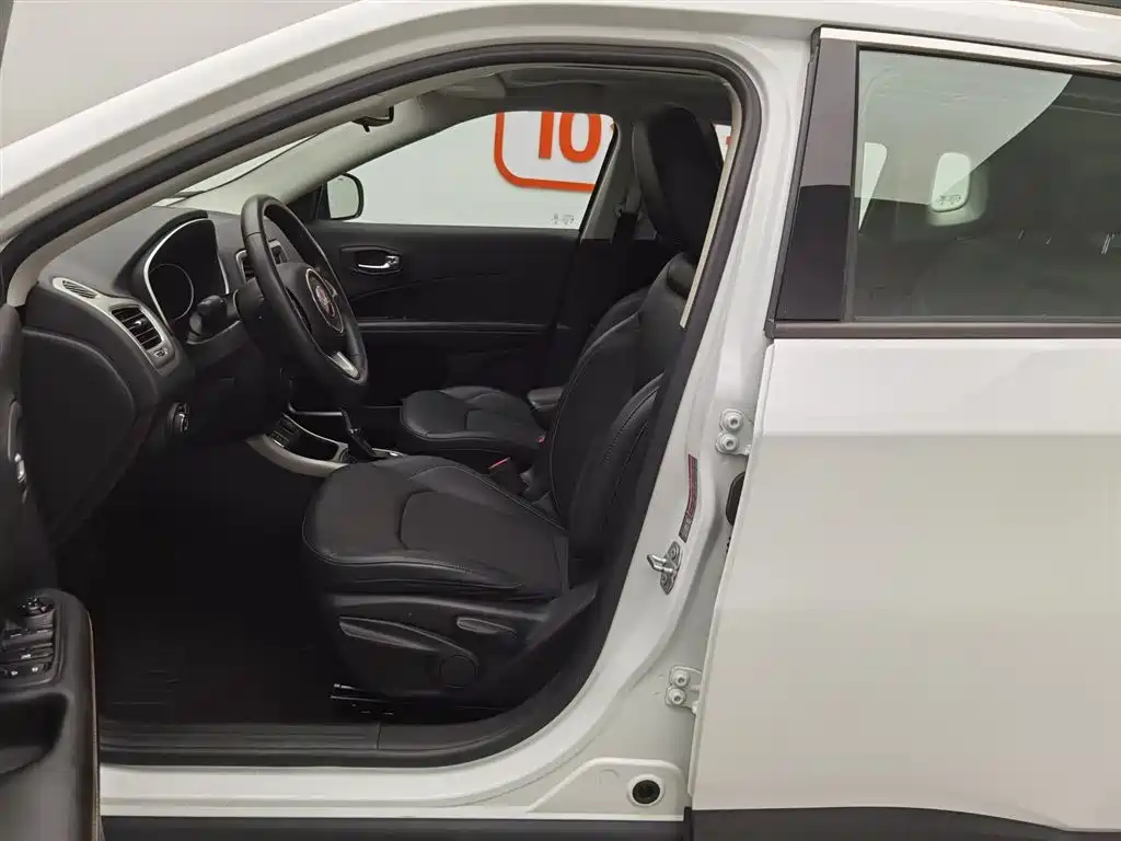 Jeep Compass 2019 — фото 10