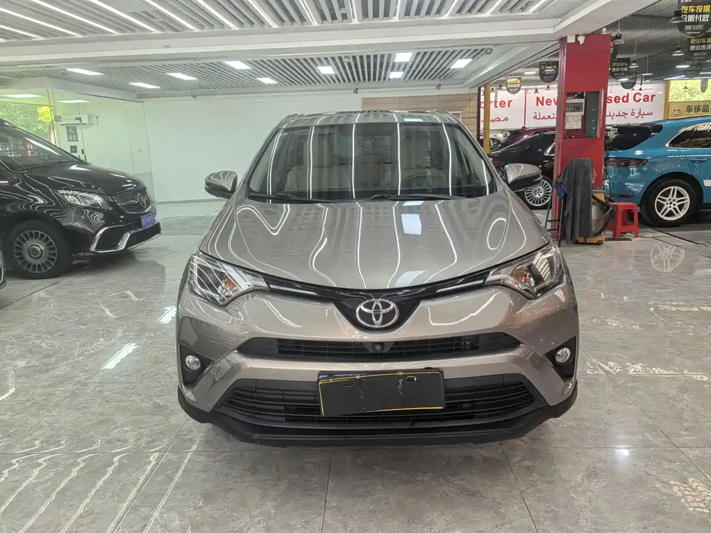 Toyota RAV4 2017 — фото 2