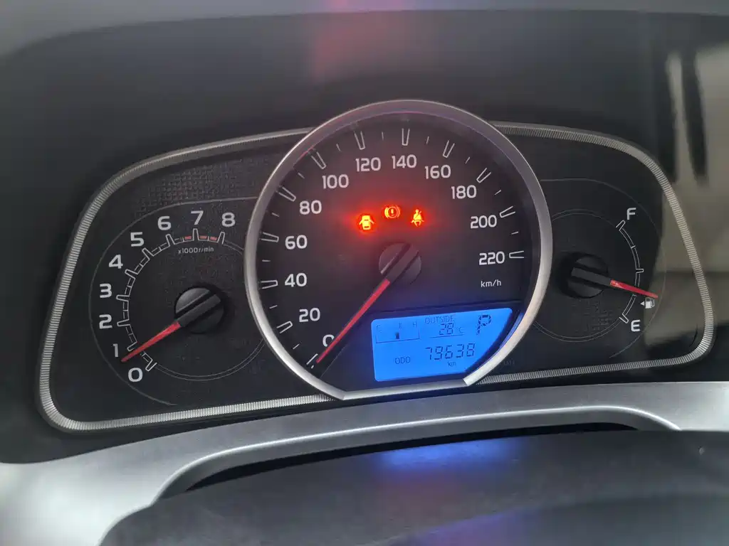 Toyota RAV4 2017 — фото 22