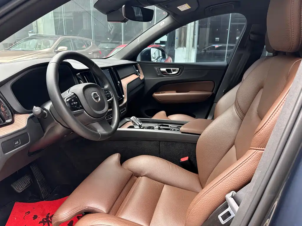 Volvo XC60 2022
