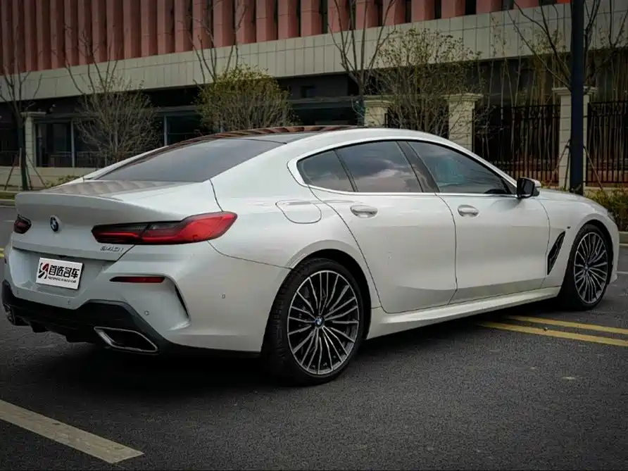 BMW 8 Series 2021 — фото 3