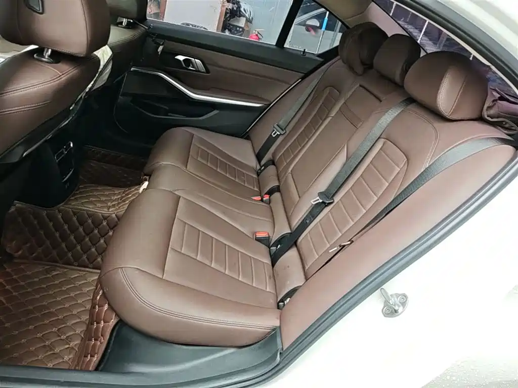 BMW 3 Series 2019 — фото 13