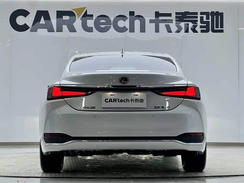 Lexus ES 2021 — фото 11