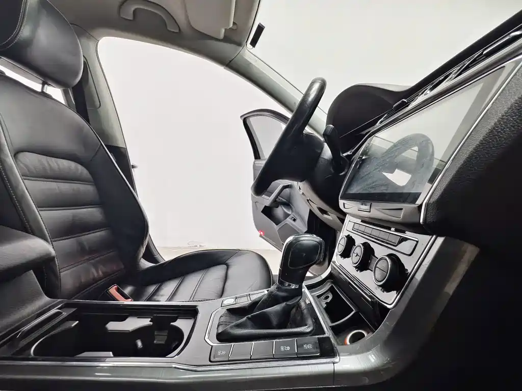 Volkswagen Passat 2016 — фото 15