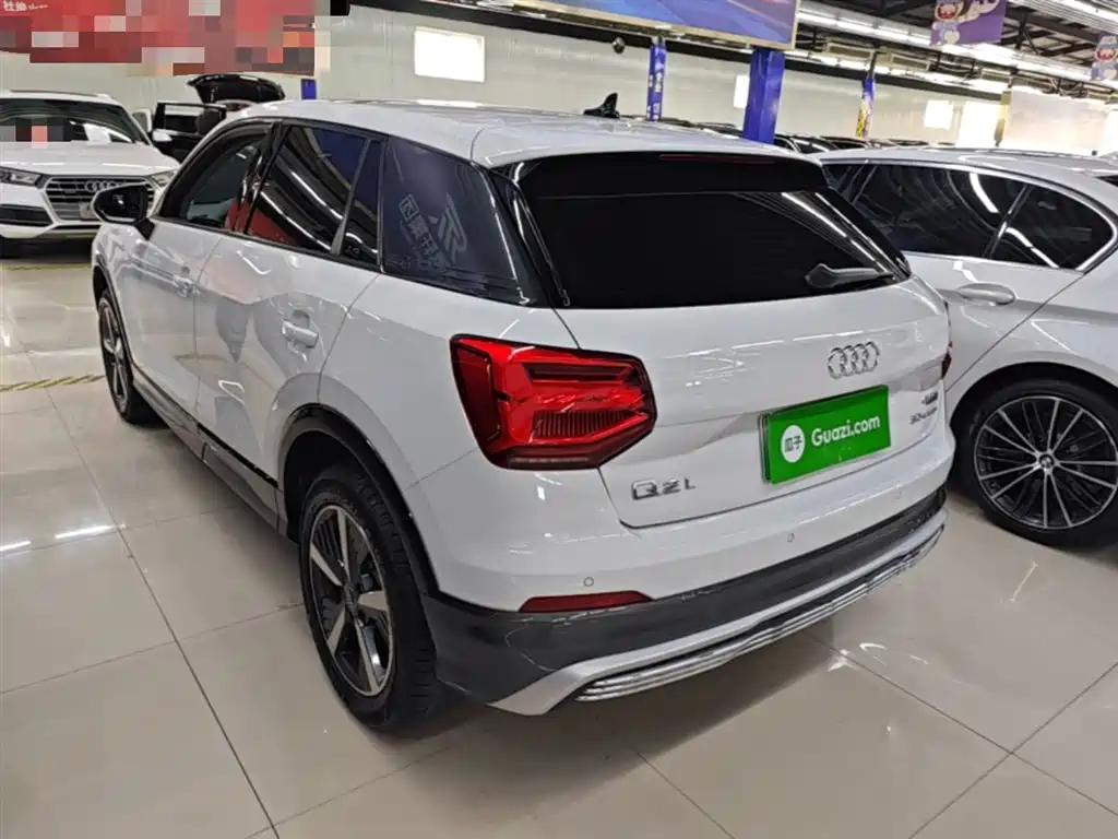 Audi Q2L e-tron 2020 — фото 5
