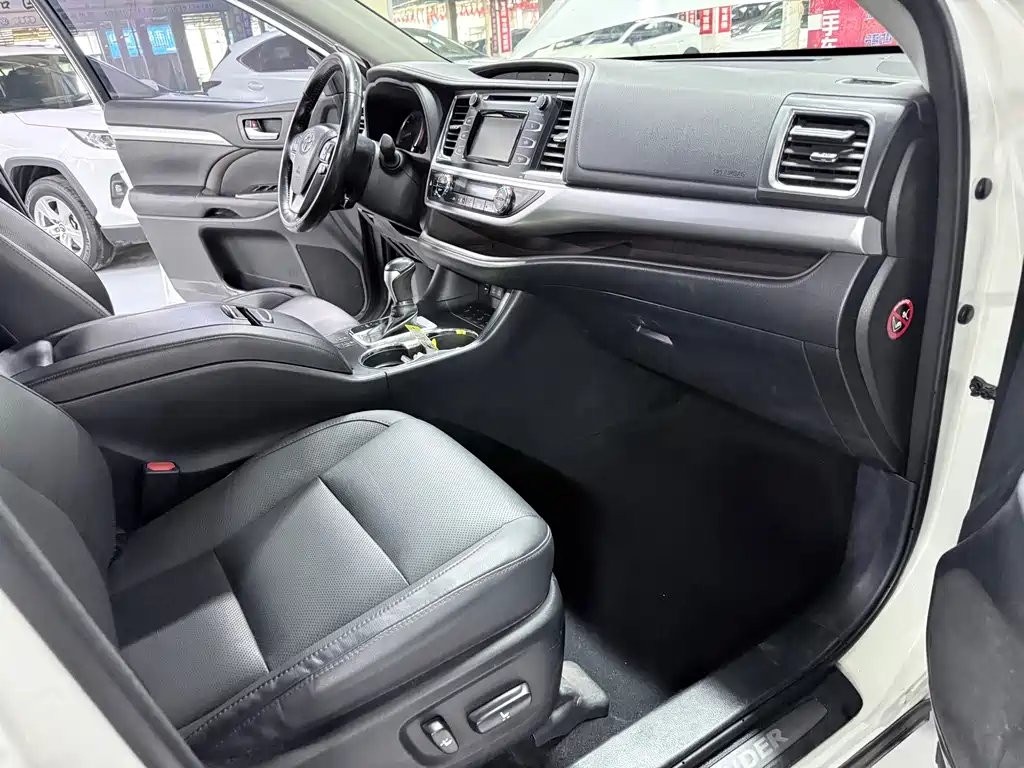 Toyota Highlander 2018 — фото 20