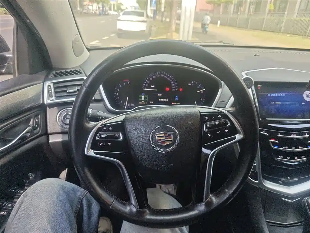 Cadillac SRX 2015 — фото 11