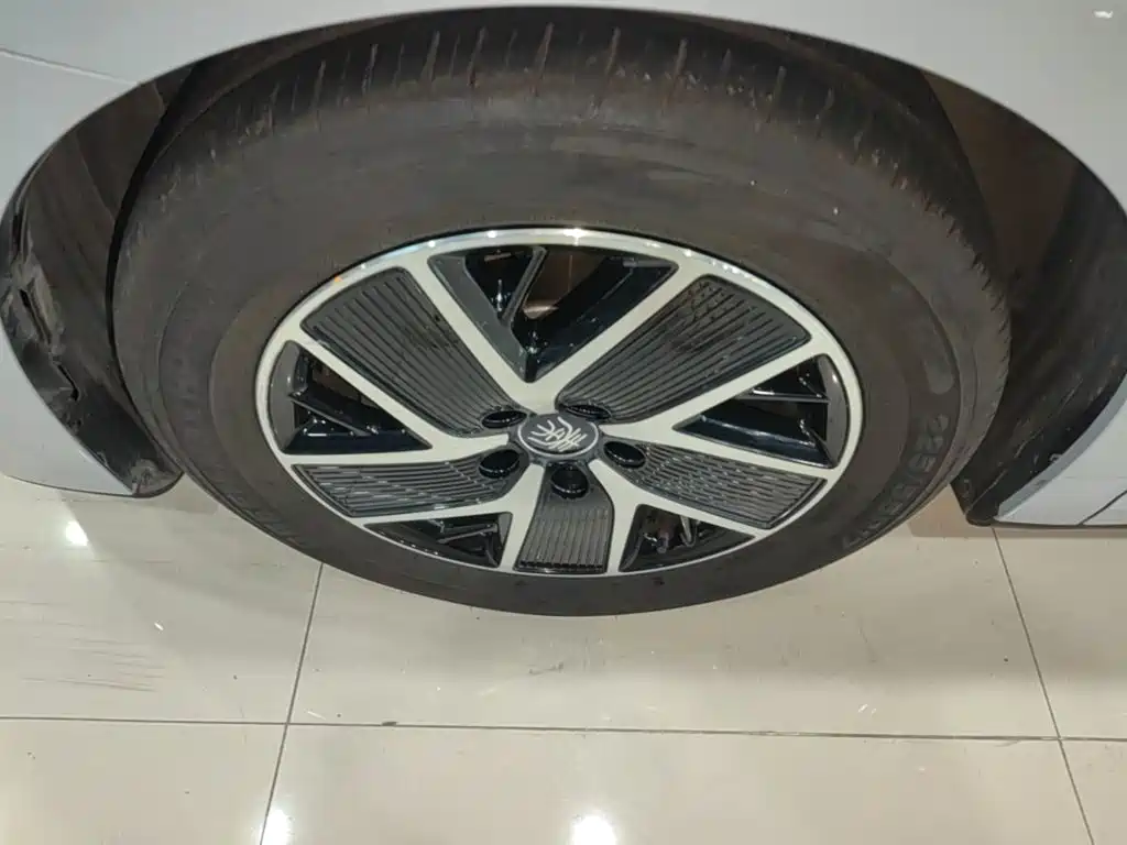 BYD Qin L 2025 — фото 23