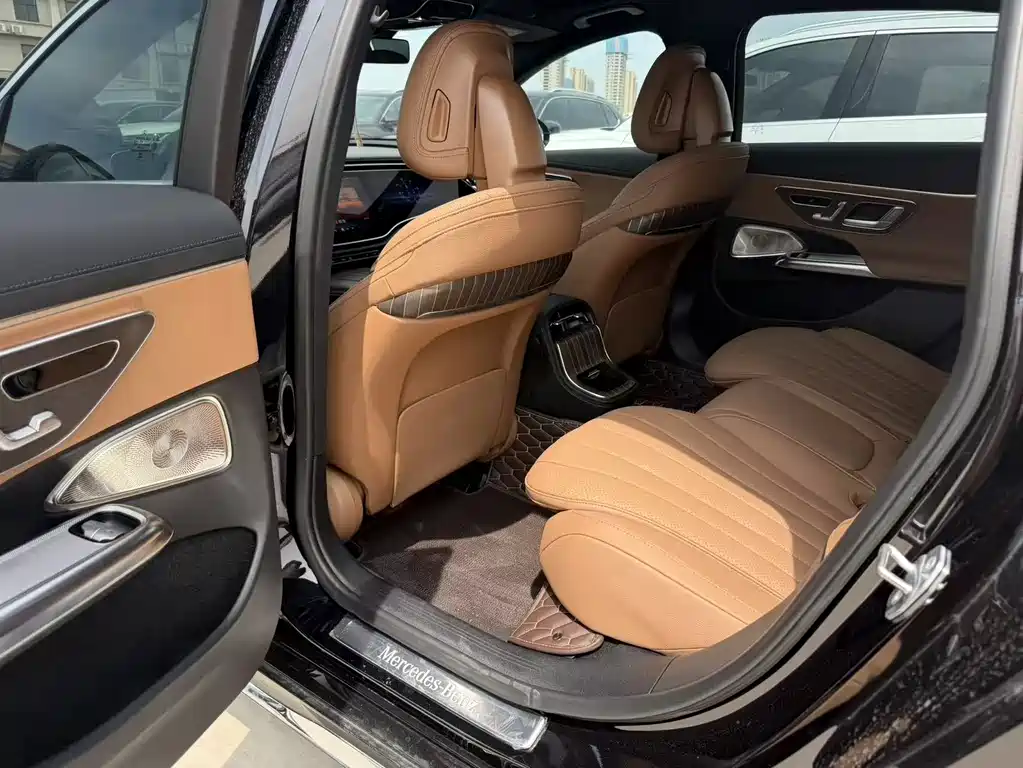 Mercedes-Benz E-Class 2024