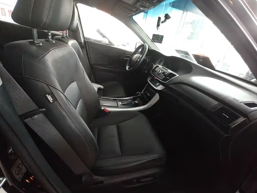 Honda Accord 2016 — фото 10