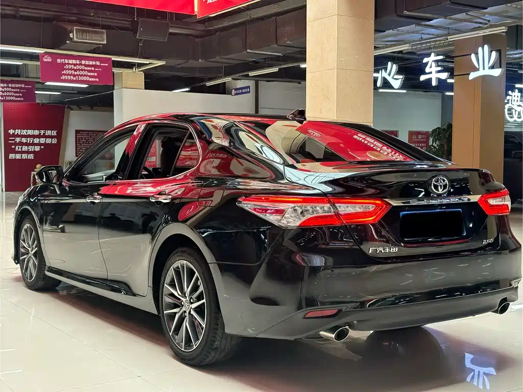 Toyota Camry 2022 — фото 8