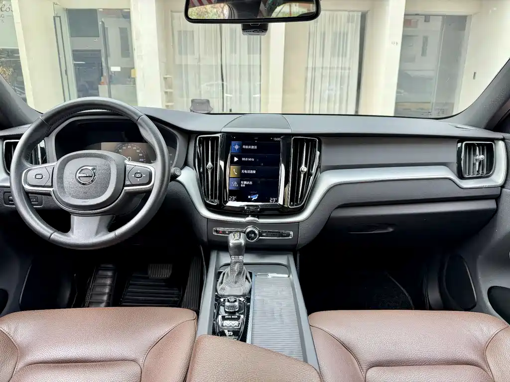 Volvo XC60 2020 — фото 12