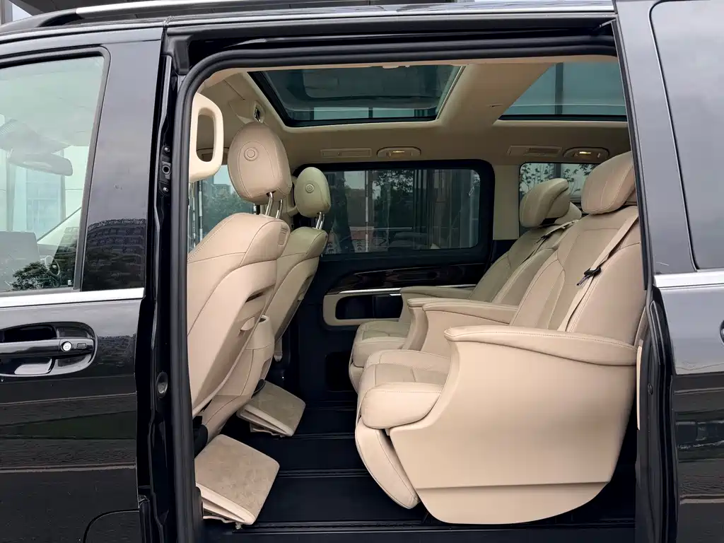 Mercedes-Benz V-Class 2018 — фото 14