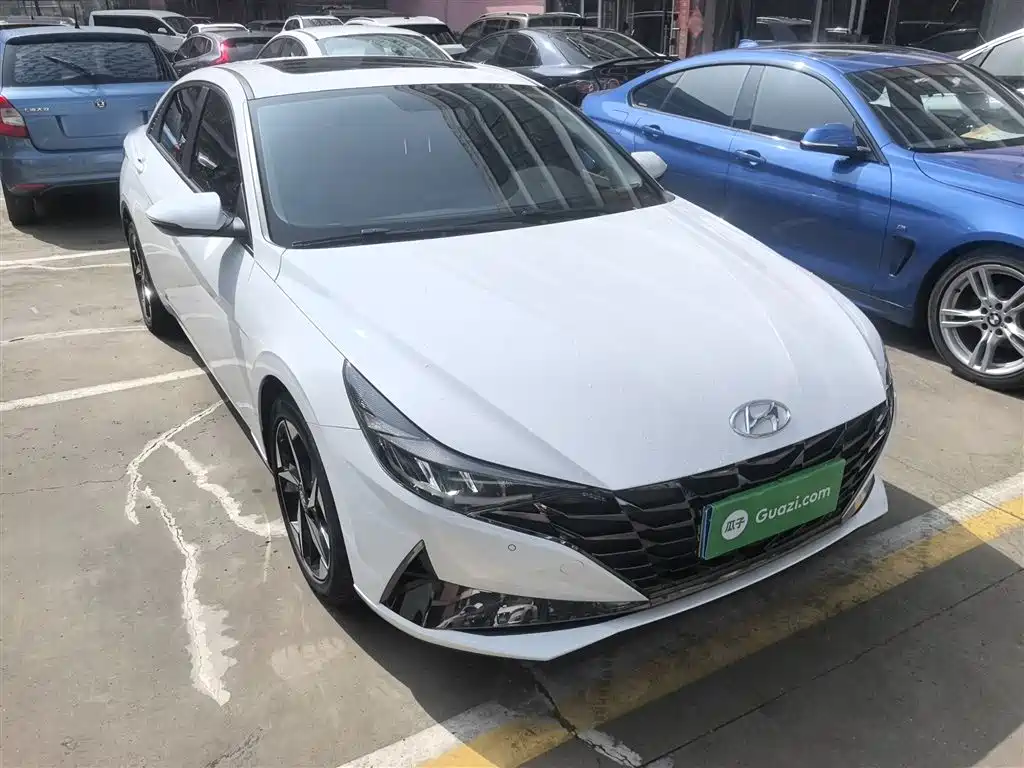 Hyundai Elantra 2023 — фото 23