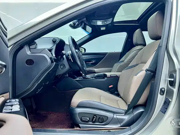 Lexus ES 2021