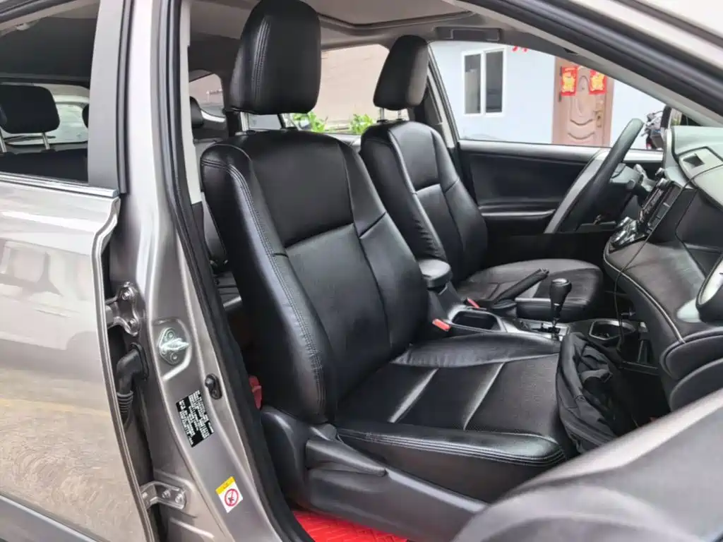 Toyota RAV4 2018 — фото 25
