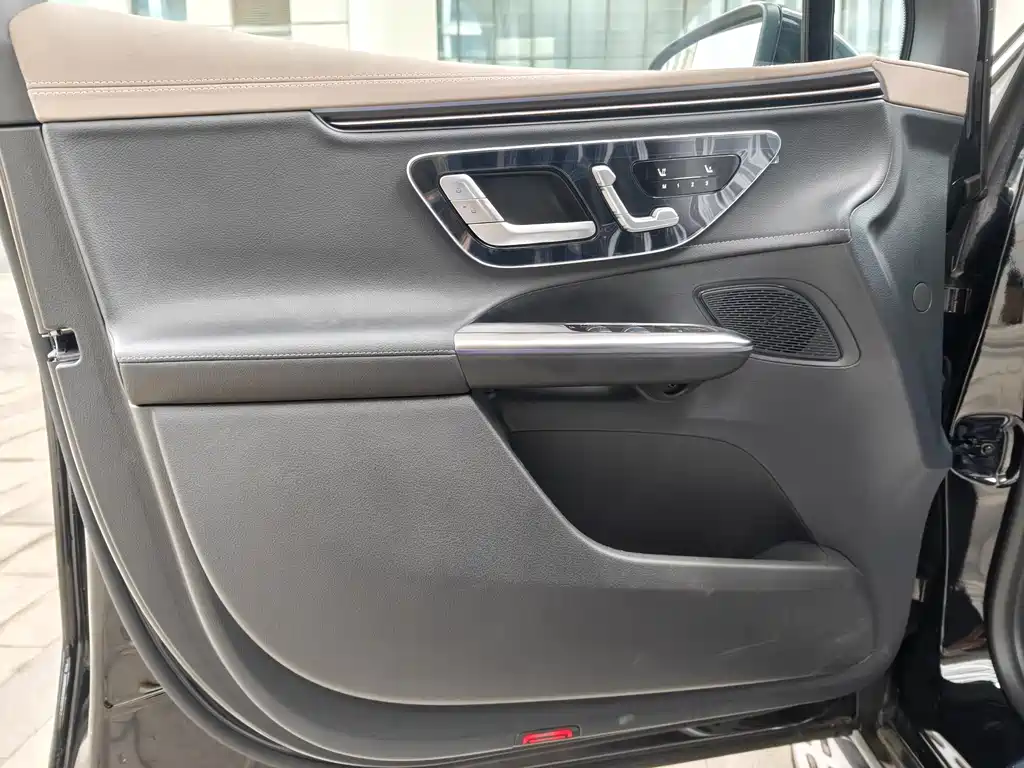 Mercedes-Benz EQE SUV 2025 — фото 22