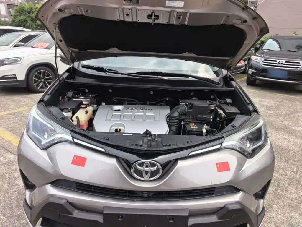 Toyota RAV4 2018 — фото 20