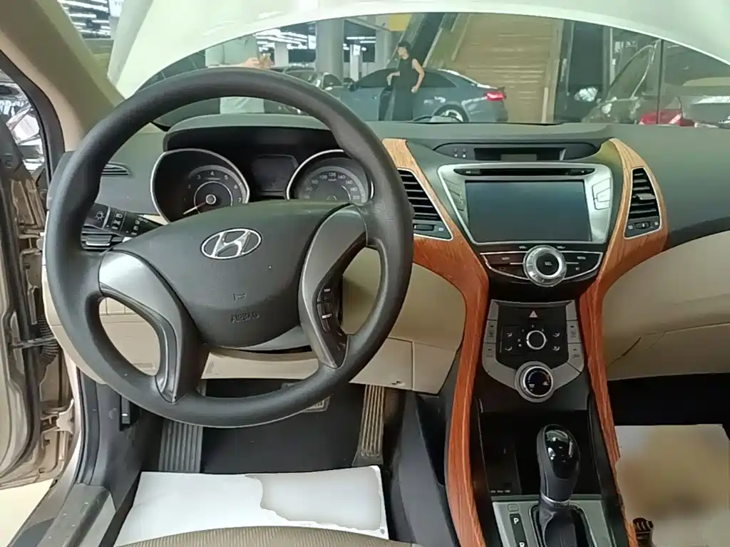 Hyundai Elantra Langdong 2015 — фото 10