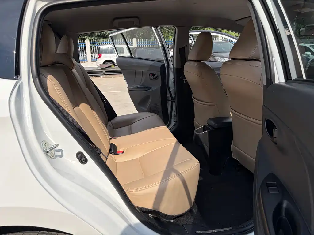 Toyota Yaris L 2019 — фото 13