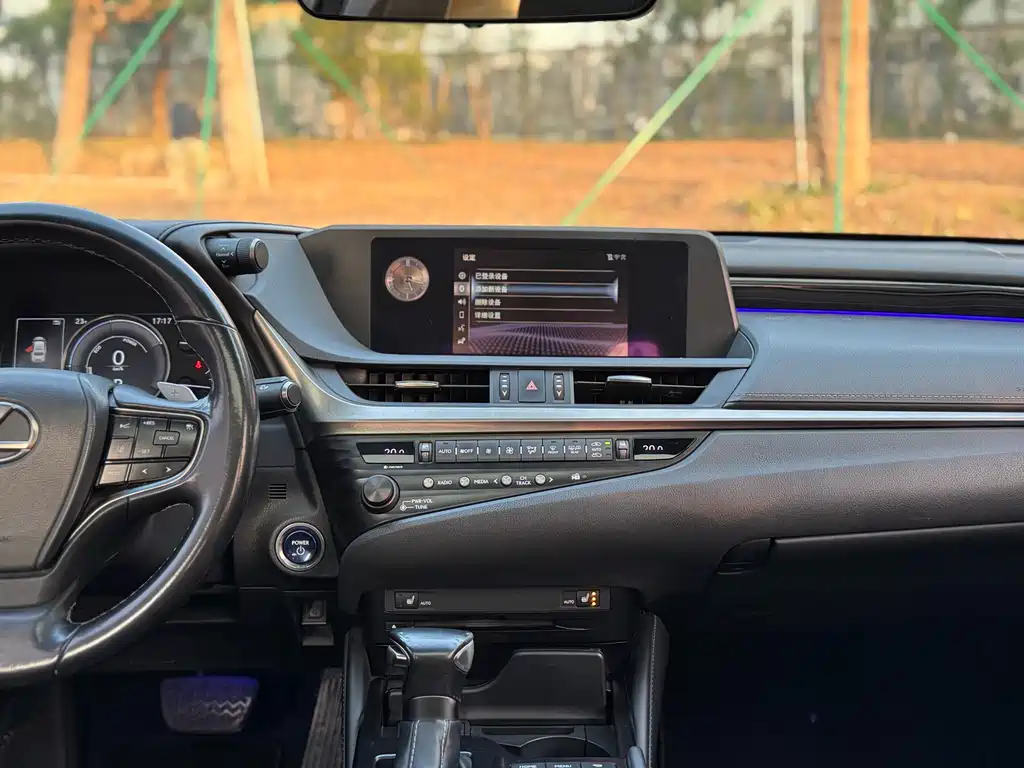 Lexus ES 2019 — фото 12