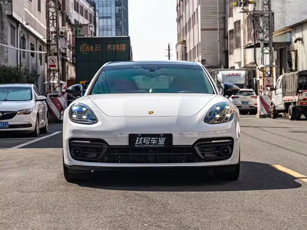Porsche Panamera 2022