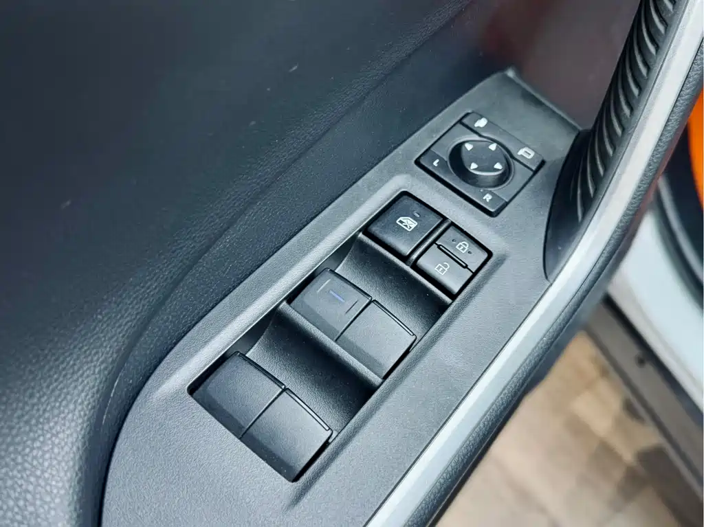 Toyota RAV4 2022 — фото 11