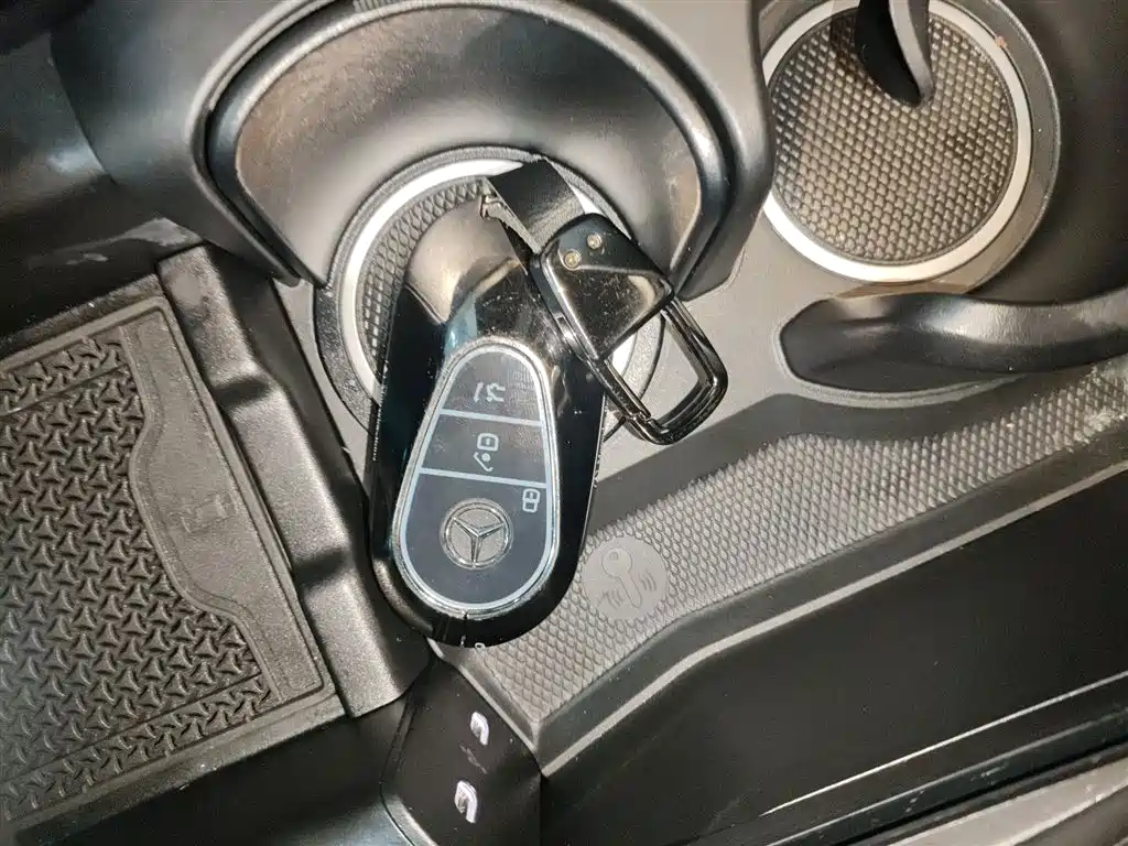 Mercedes-Benz E-Class 2025 — фото 17