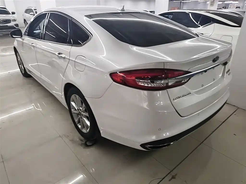 Ford Mondeo 2017 — фото 23