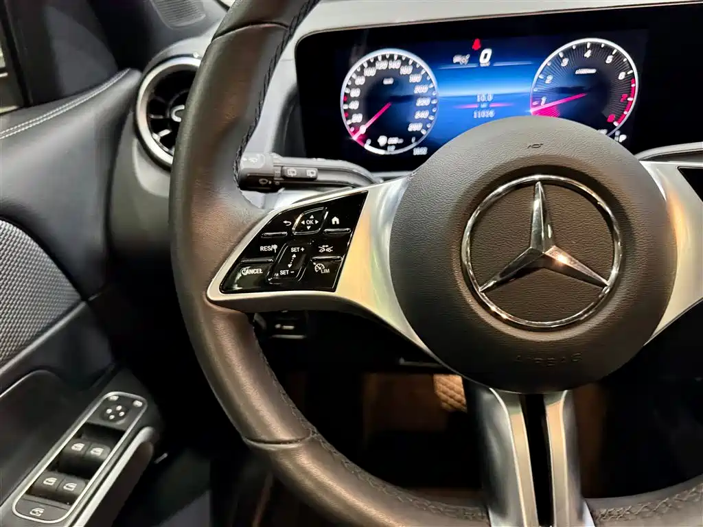 Mercedes-Benz GLB 2025 — фото 24