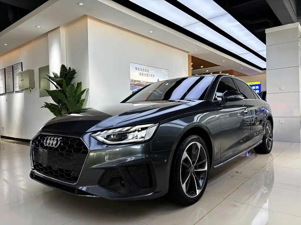 Audi A4L 2021 — фото 1