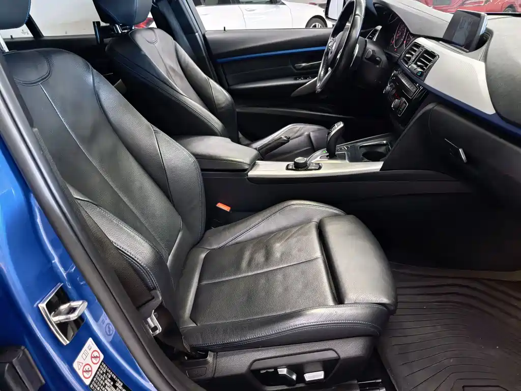BMW 3 Series 2019 — фото 15