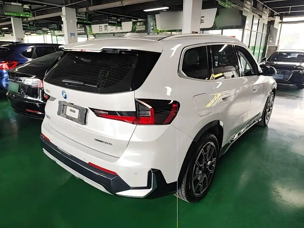 BMW iX1 2024