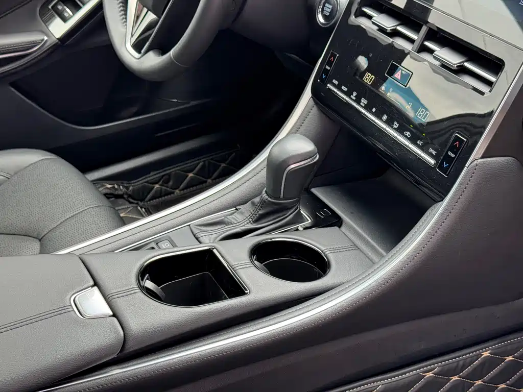 Toyota Avalon 2023 — фото 17