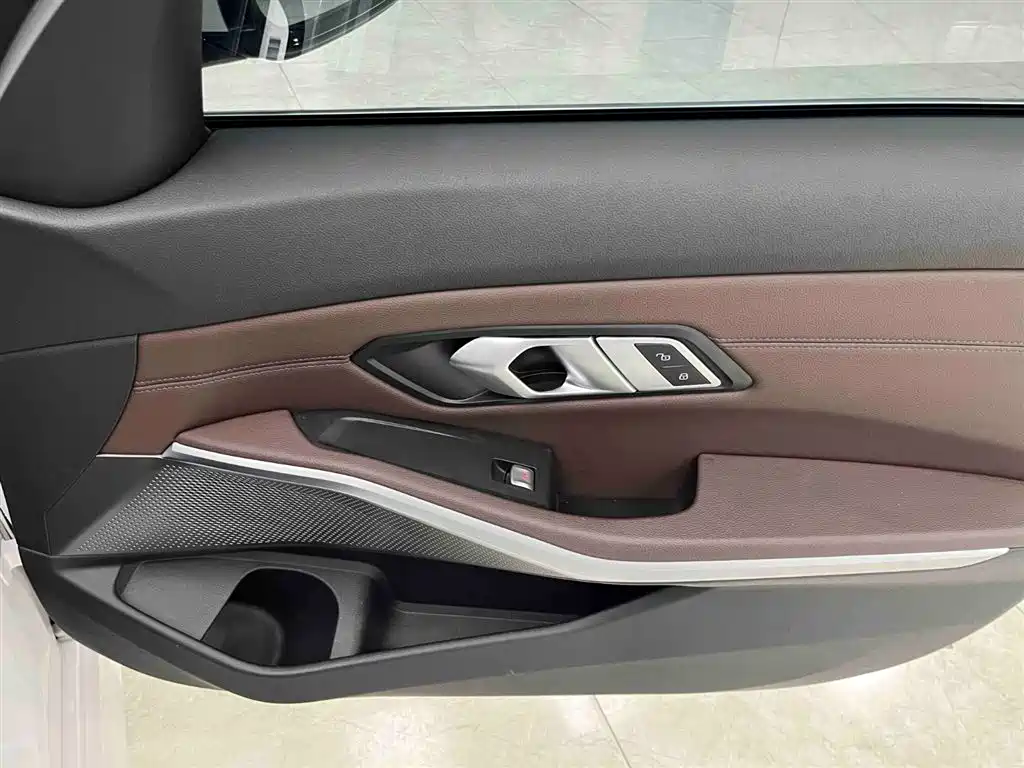 BMW 3 Series 2023 — фото 11