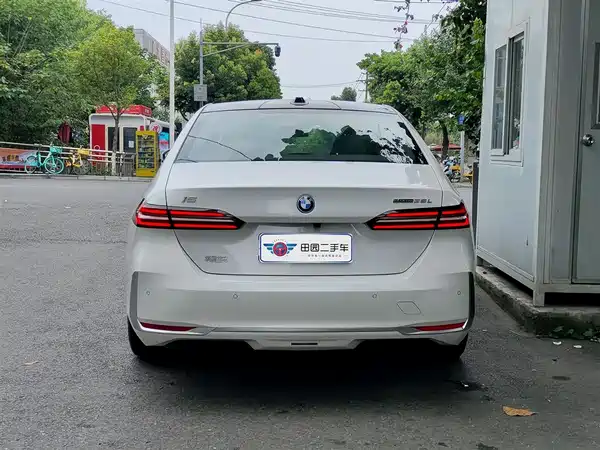 BMW i5 2025