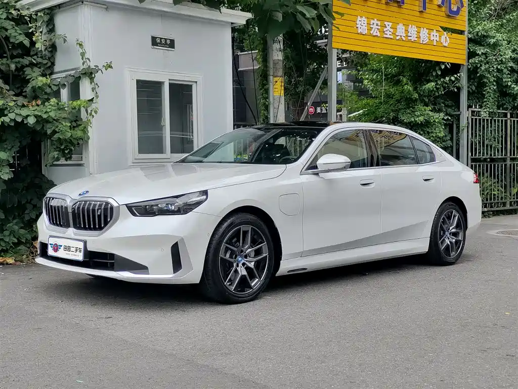 BMW i5 2025 — фото 1