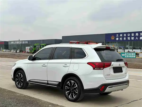 Mitsubishi Outlander 2020