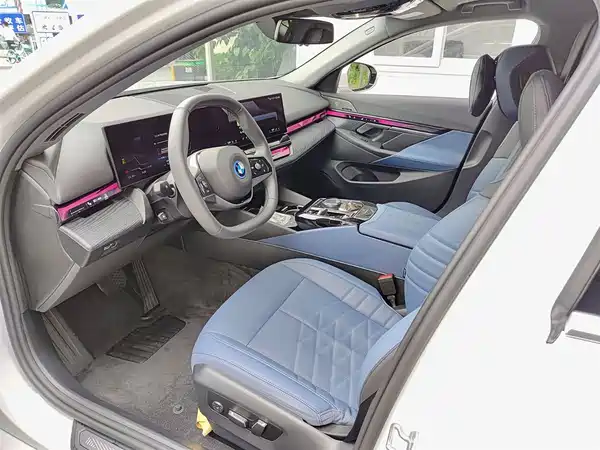 BMW i5 2025