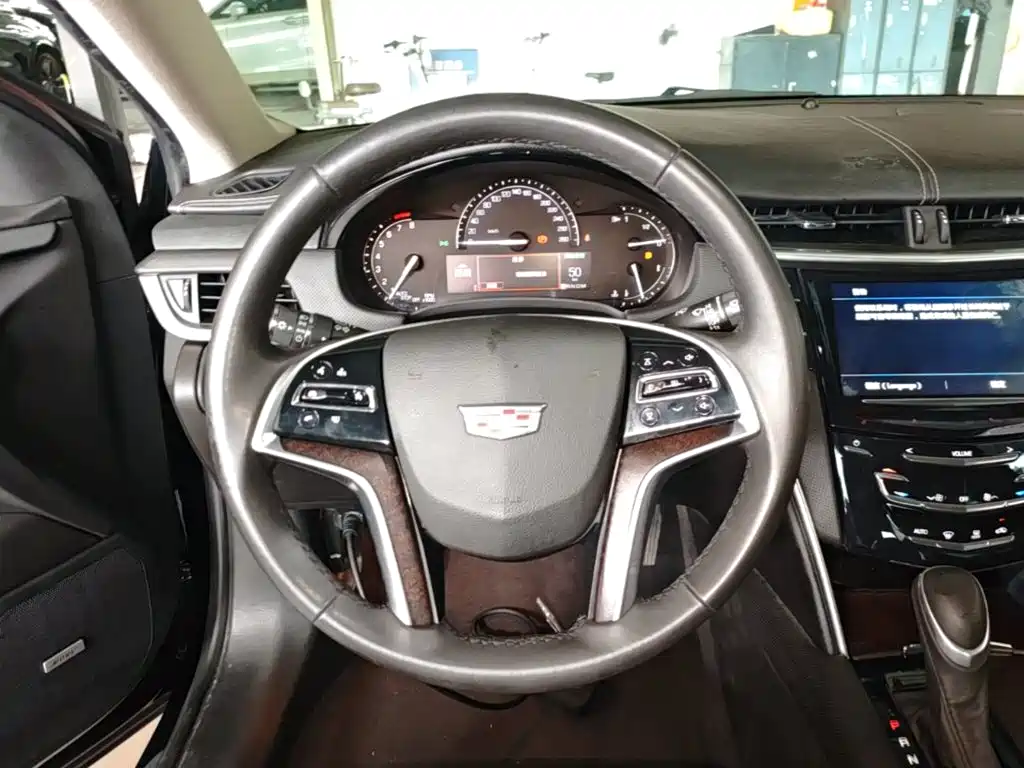 Cadillac XTS 2018 — фото 11