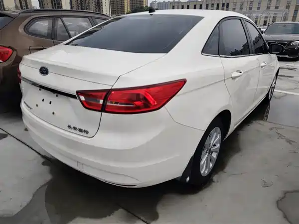 Ford Escort 2015