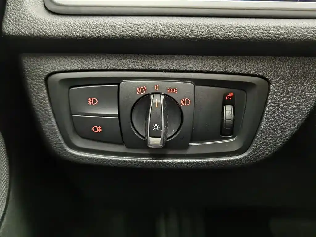 BMW 1 Series 2017 — фото 21