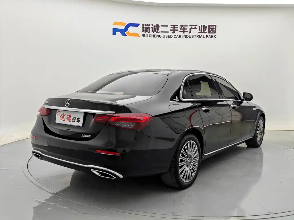 Mercedes-Benz E-Class 2022 — фото 16