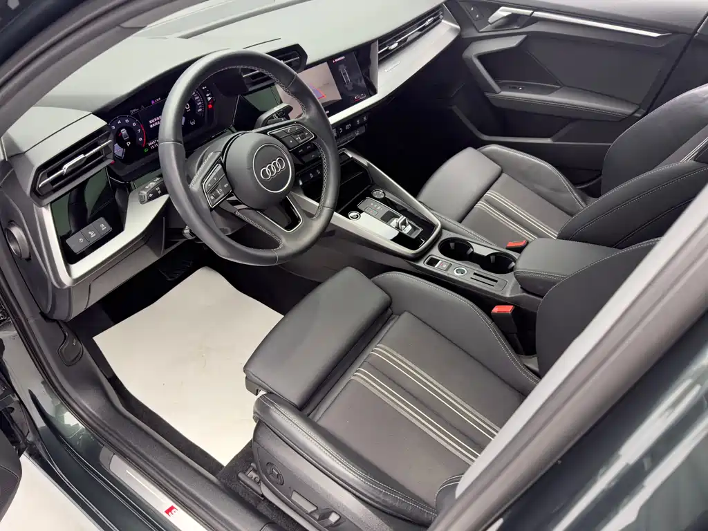 Audi A3 2023 — фото 15