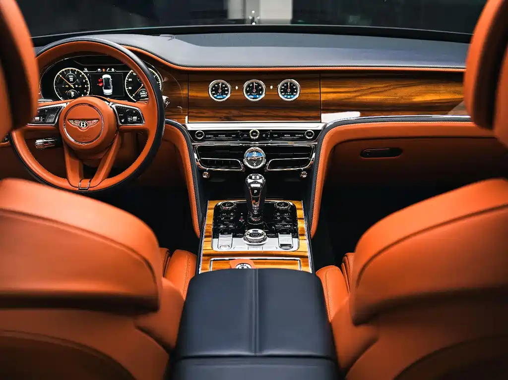 Bentley Flying Spur PHEV 2024 — фото 4